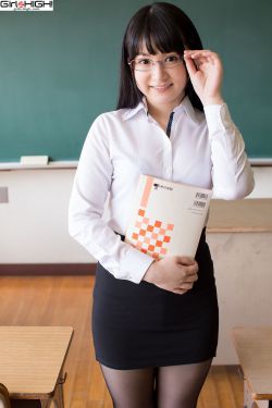 男人吃女人的胸部