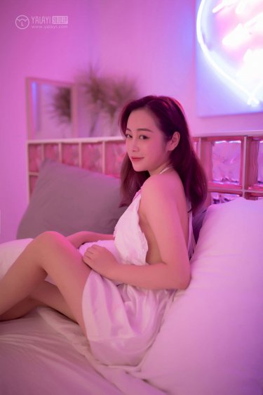 《你把腰抬起来一点,不然我没法发动》